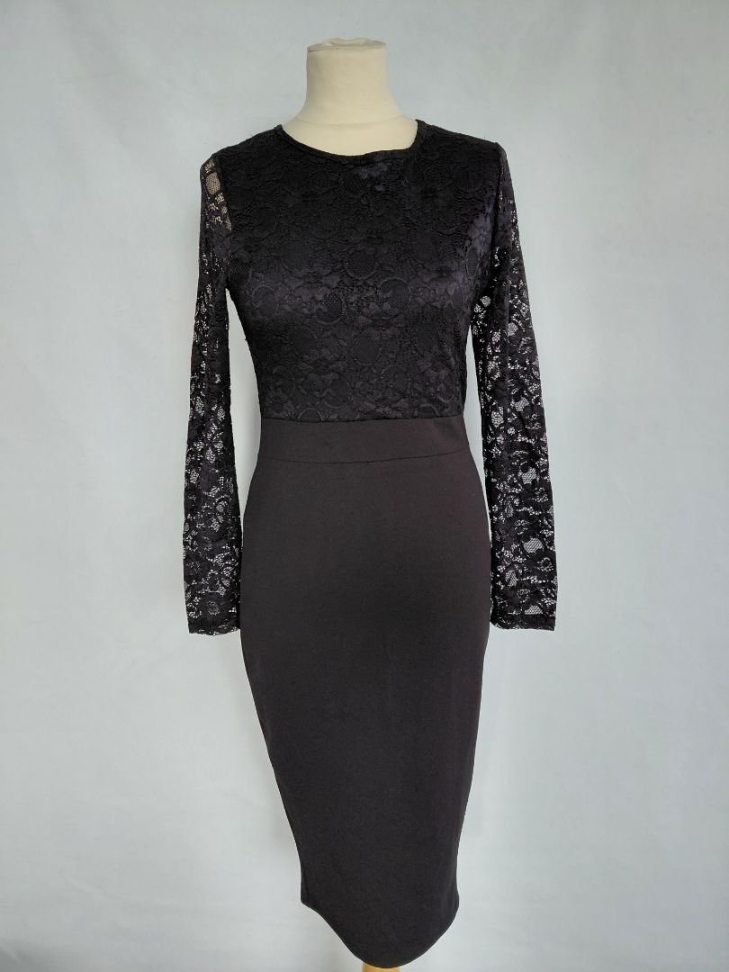 Tight knee-length dress, EUR 40, Nikka