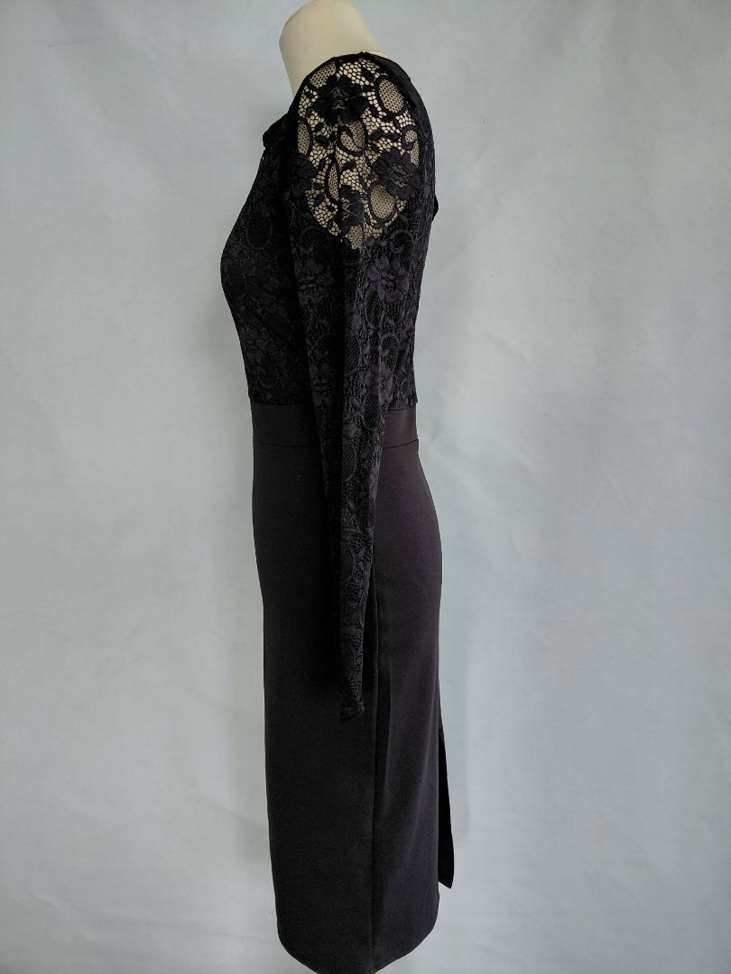Tight knee-length dress, EUR 40, Nikka