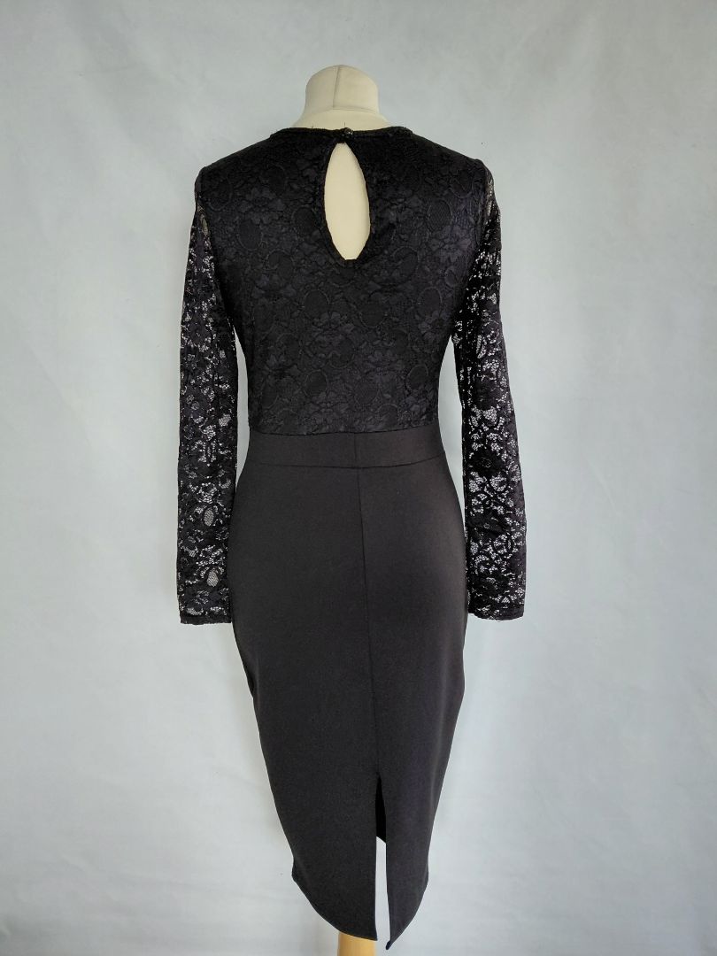 Tight knee-length dress, EUR 40, Nikka