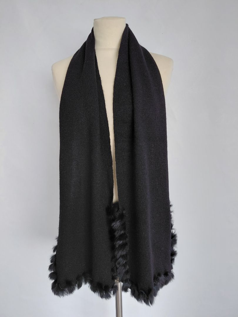 Black scarf with fur trim