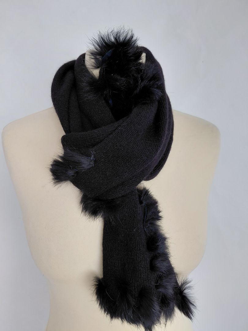 Black scarf with fur trim