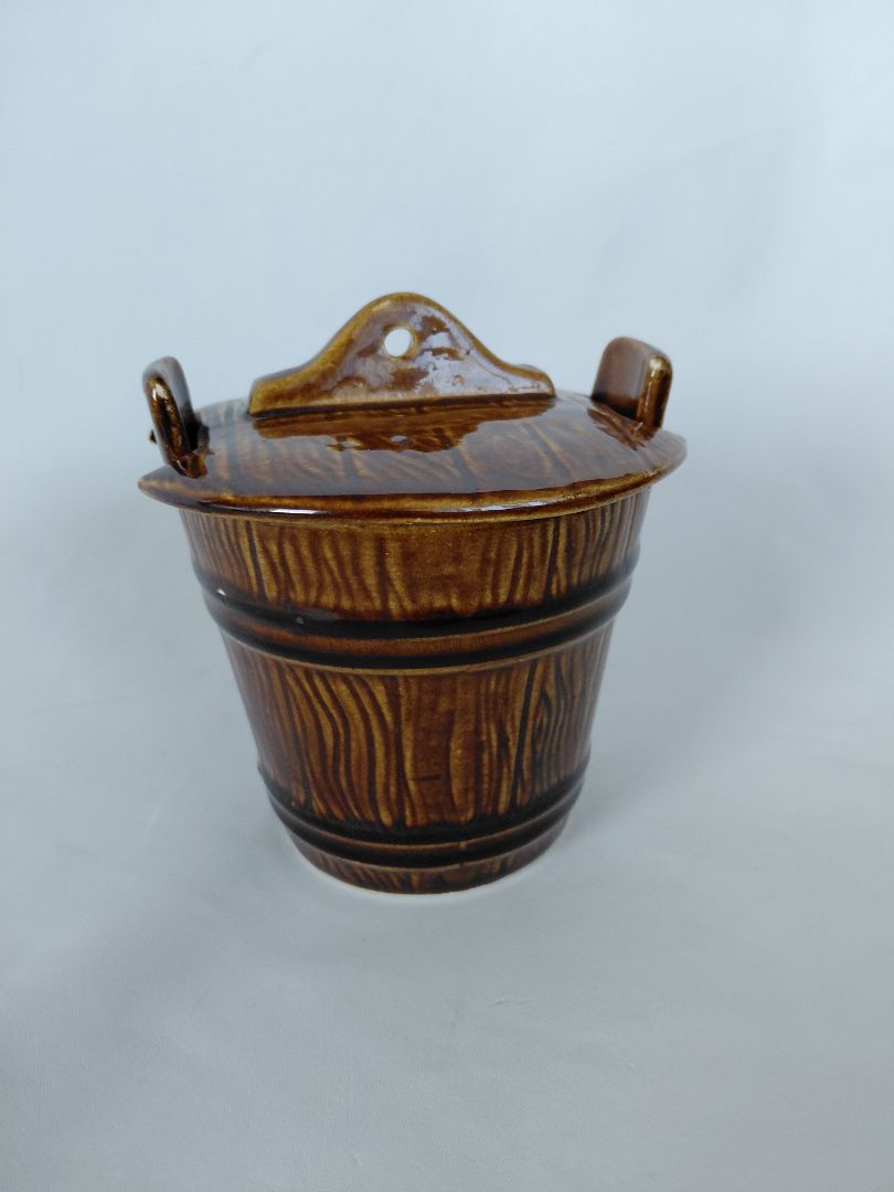 Clay pots (vintage)