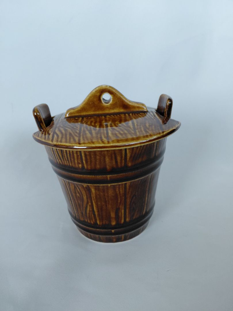 Clay pots (vintage)