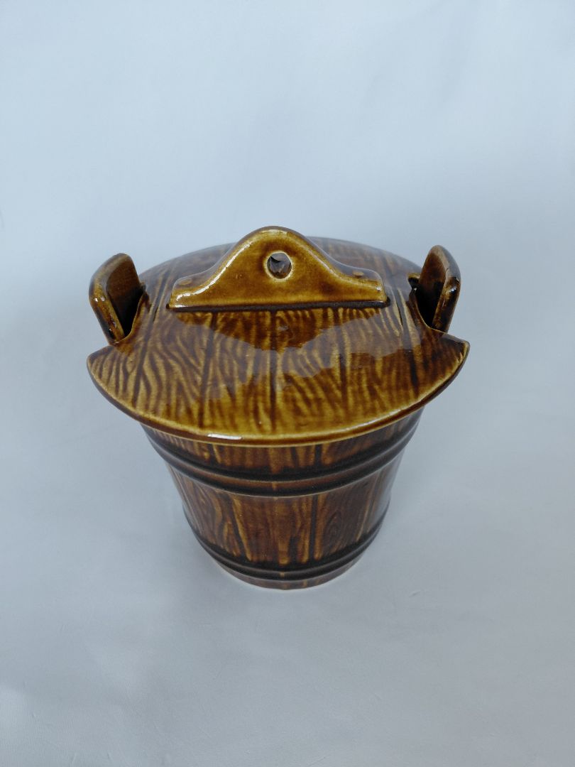 Clay pots (vintage)