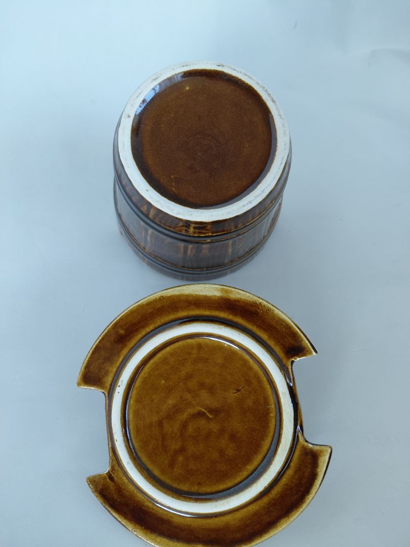Clay pots (vintage)