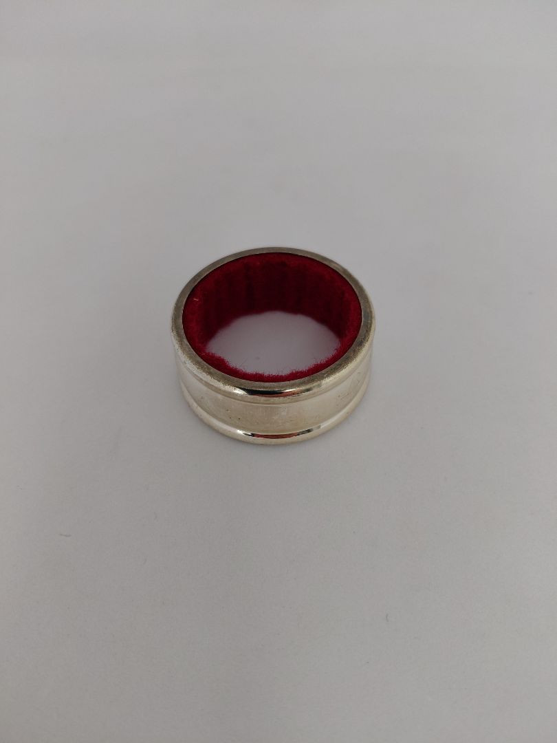 Drip stopper for wine bottles