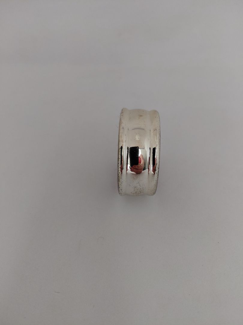 Drip stopper for wine bottles