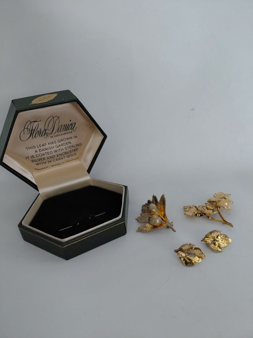 Earrings and 2 pins, Flora Danica of Copenhagen