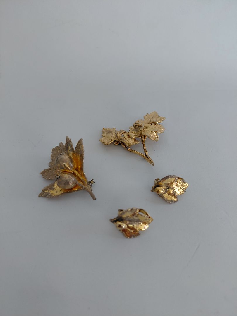 Earrings and 2 pins, Flora Danica of Copenhagen