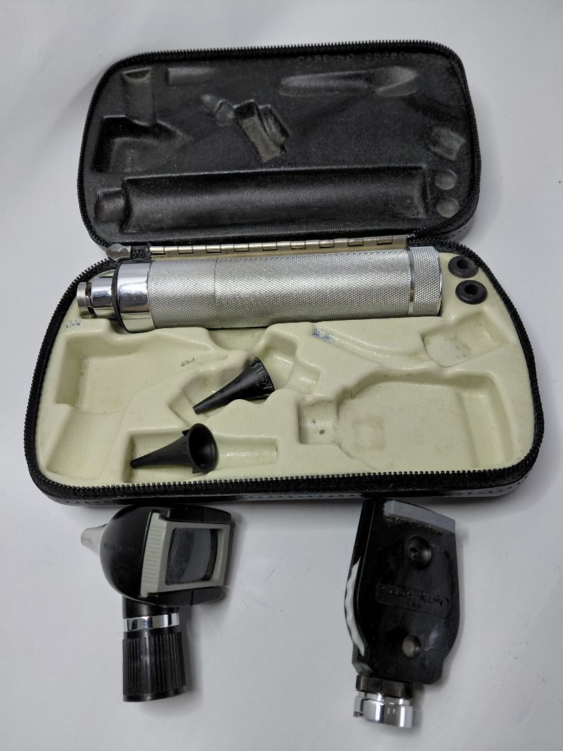 Old set of otoscopes / ear speculum (50-55 years old), WA