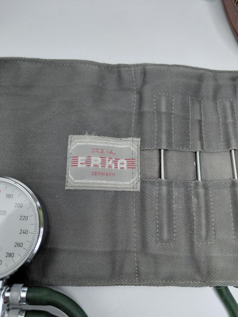 Old blood pressure monitor (50-55 years old), ERKA
