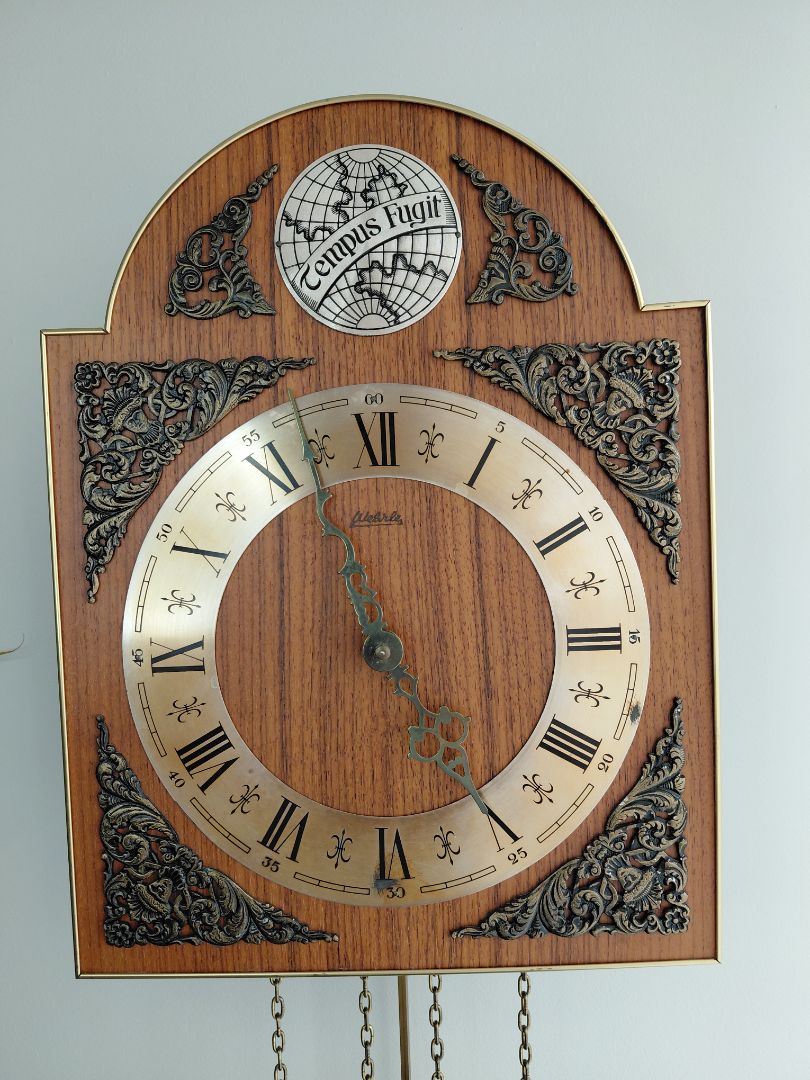 Wall clock, Tempus Fugit