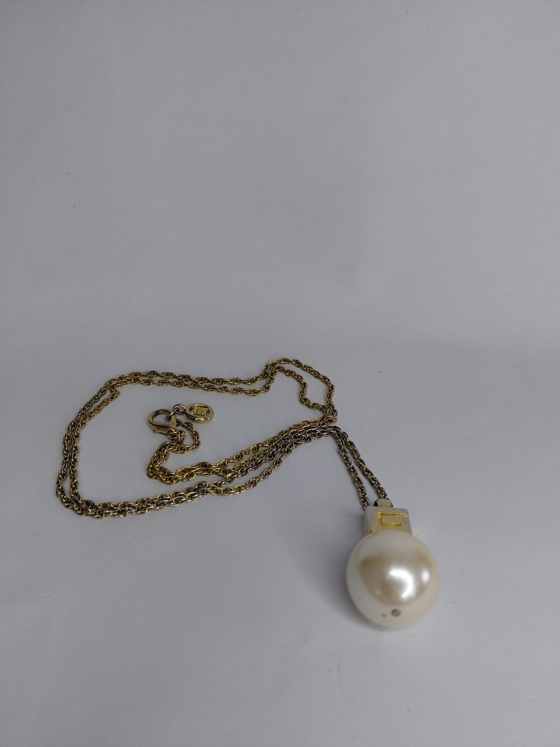 Long necklace