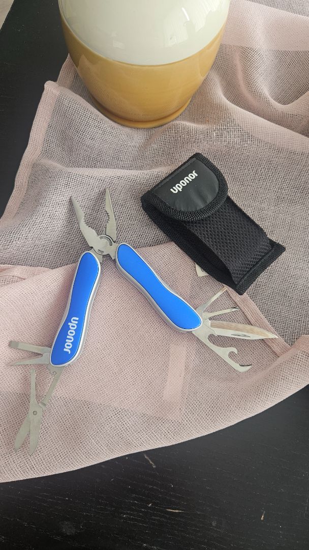 Multi-purpose pocket knife with case, Uponor