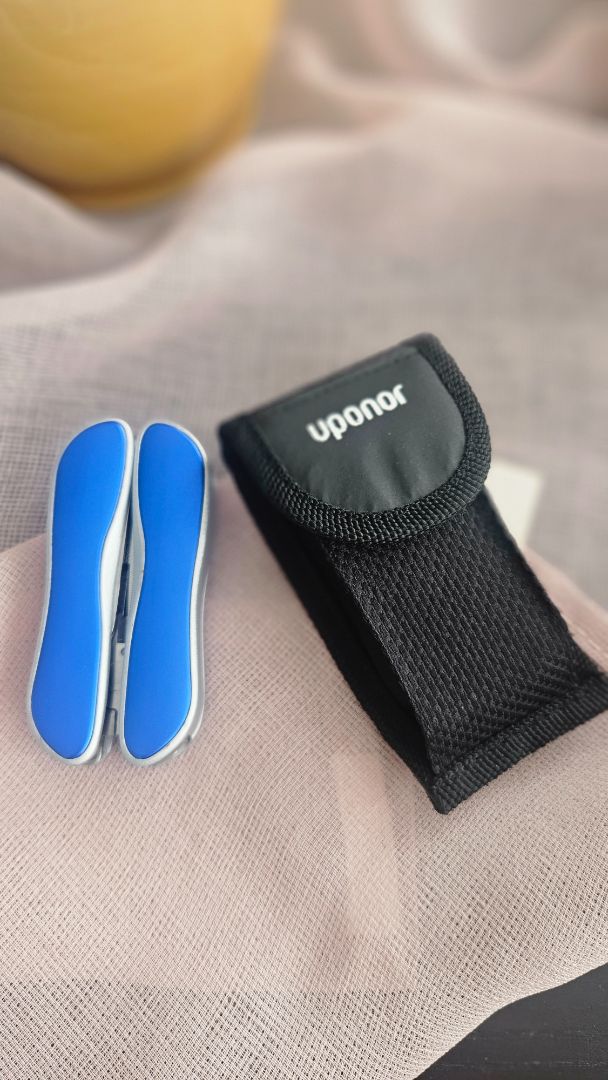 Multi-purpose pocket knife with case, Uponor