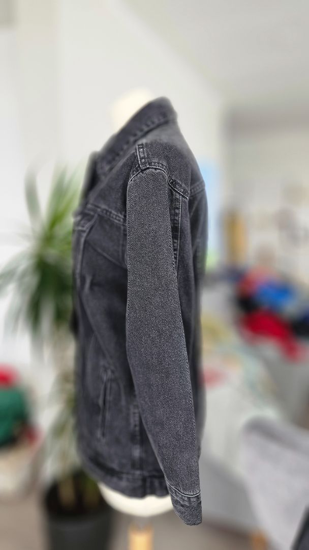 Snjáður gallajakki, EUR 36