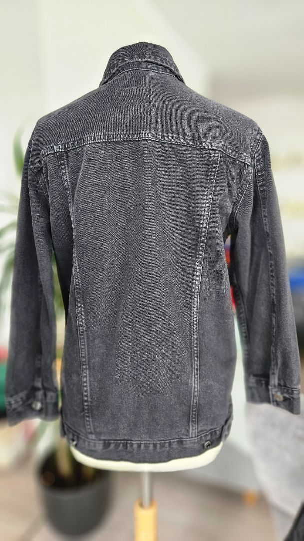 Snjáður gallajakki, EUR 36