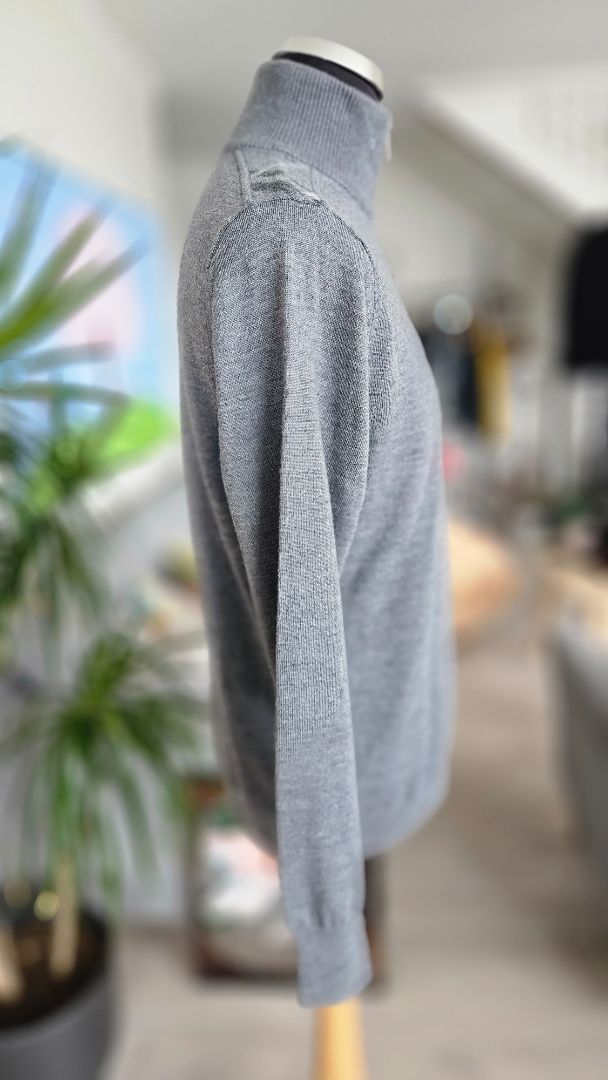 Merino wool sweater, L, Burberry