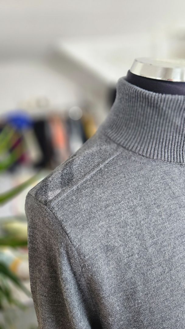 Merino wool sweater, L, Burberry