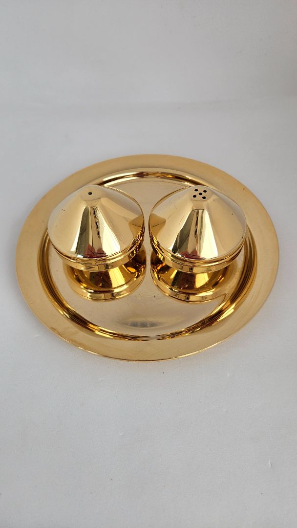 Vintage salt and pepper shakers on a tray, S, Altecco