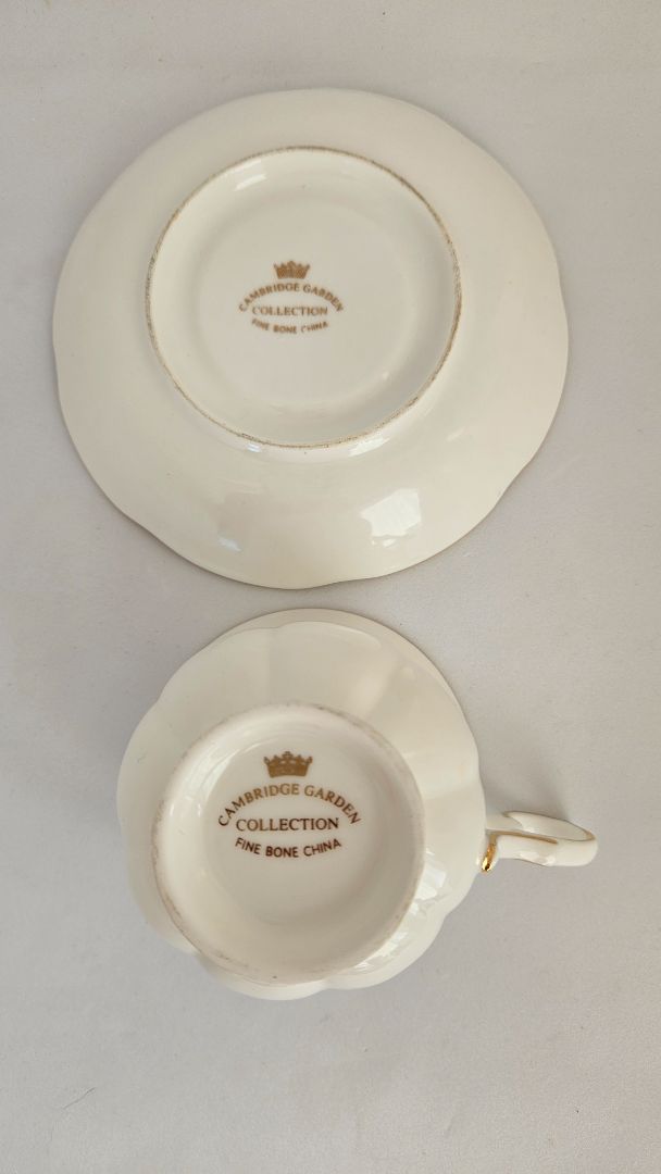 Vintage kaffibolli með undirskál, Cambridge Garden Collection Fine Bone China