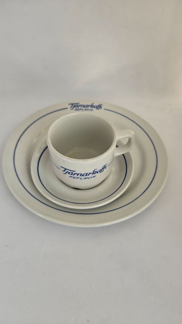Coffee cup with saucer and cake plate, Tjarnarkaffi Keflavík
