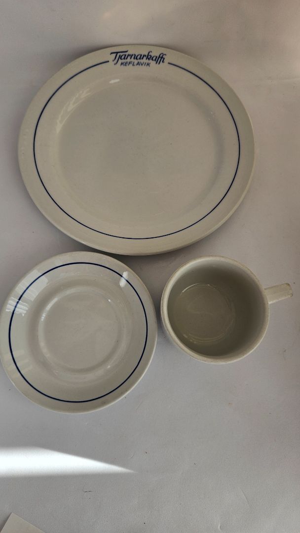 Coffee cup with saucer and cake plate, Tjarnarkaffi Keflavík