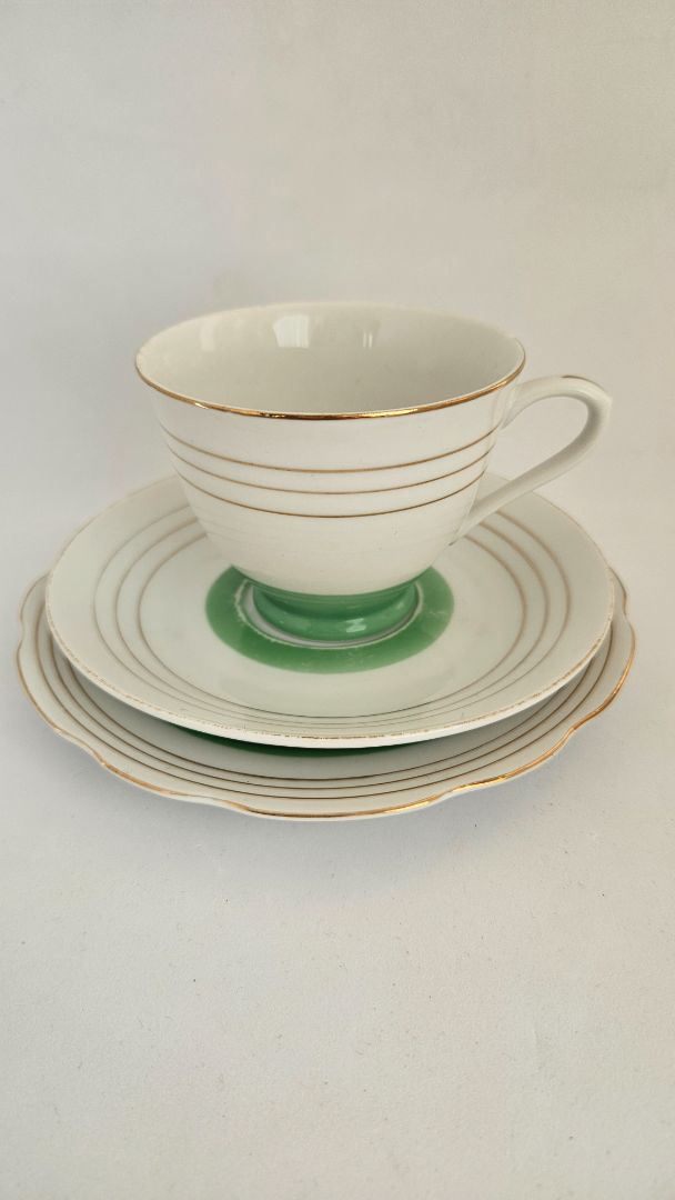 Vintage Art Deco cup set