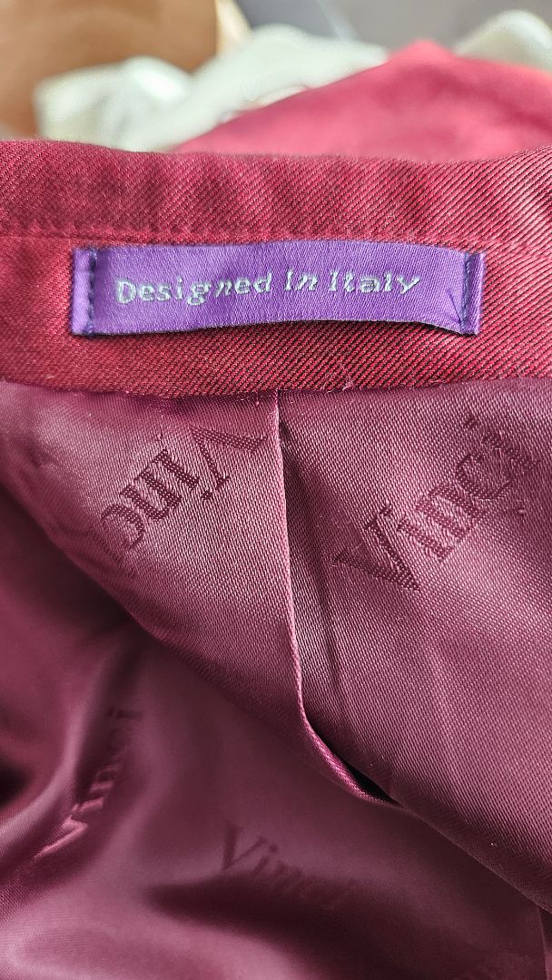 Red blazer, 38, Vinci