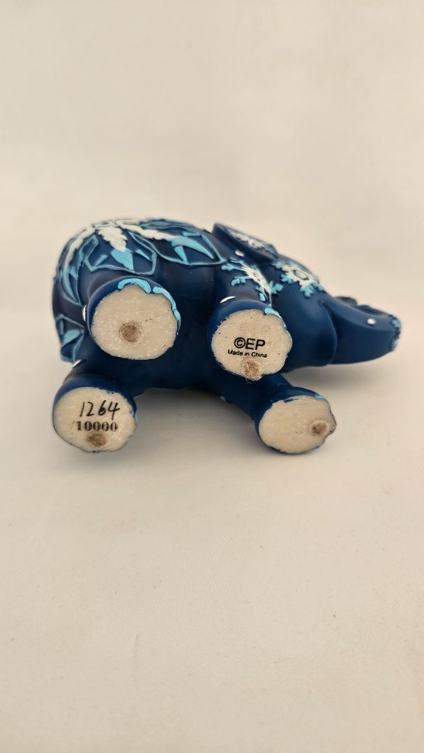 Elephant statue with snowflakes (pop art), 10 cm