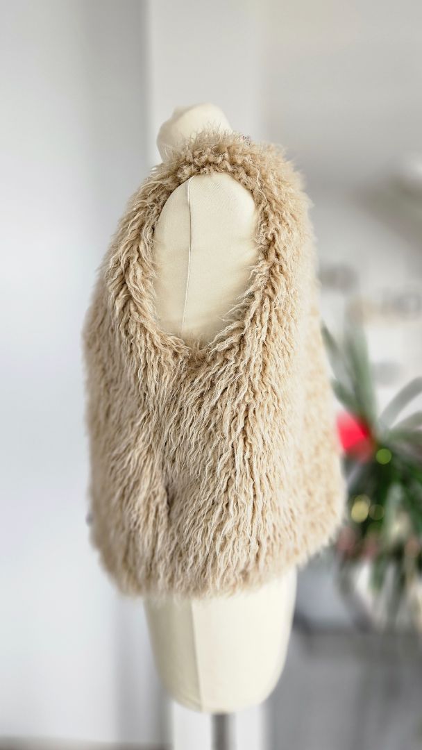 Faux Fur vest, M, Zara