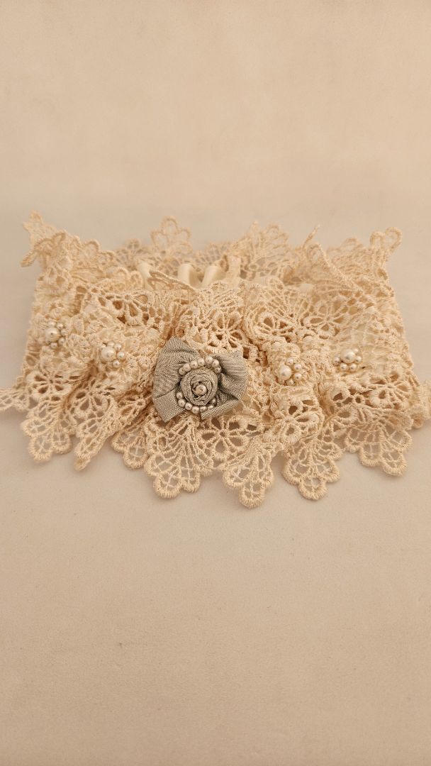 Pearl white garter (vintage)