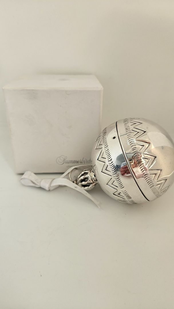 Authentic silver Christmas ornament (2011 collector's item), Summerbird Chocolaterie