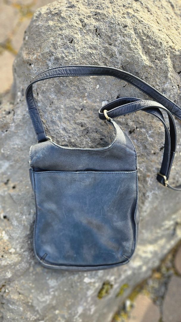 Svört leðurtaska, Fatface