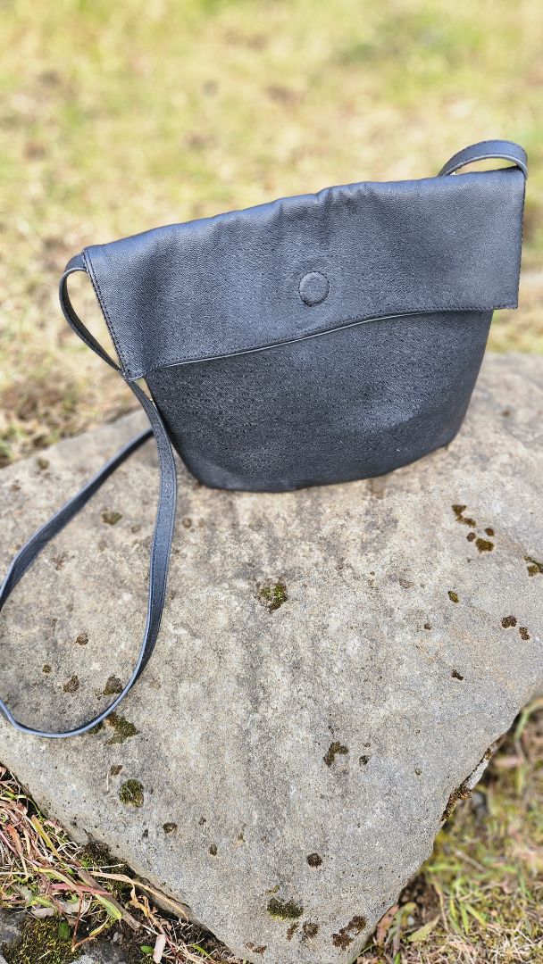 Black wallet with magnetic number, Old Navy