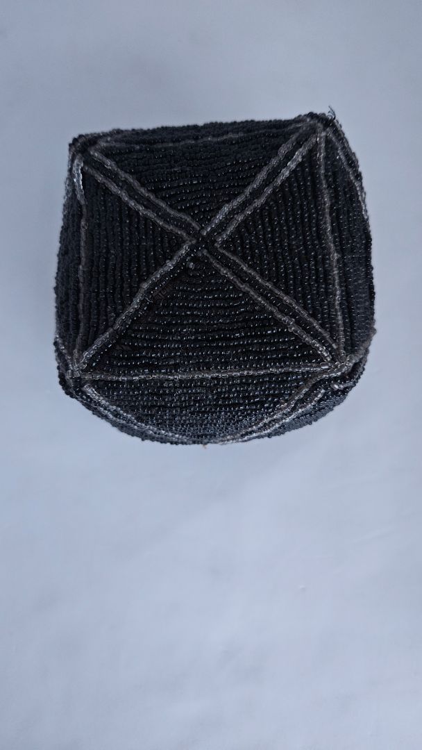 Small bast basket with lid