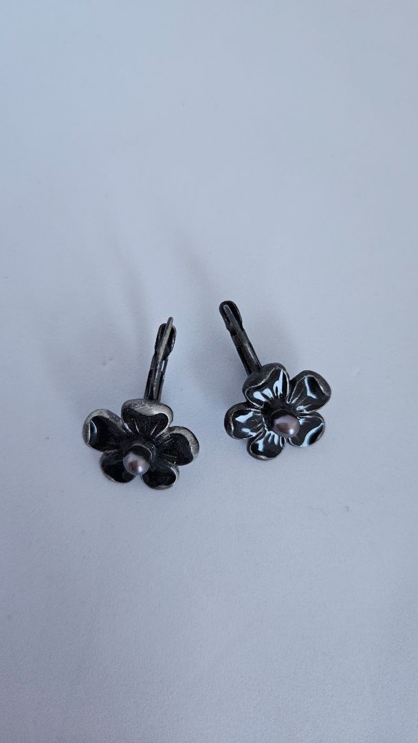 Vintage floral earrings