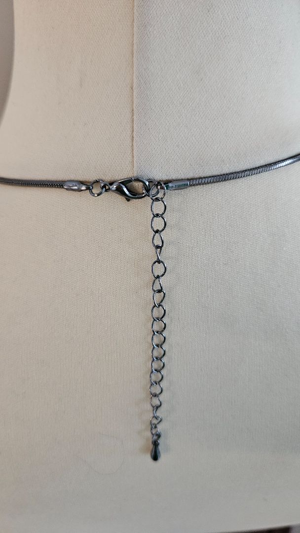 Sítt hálsmen með hengiskrauti