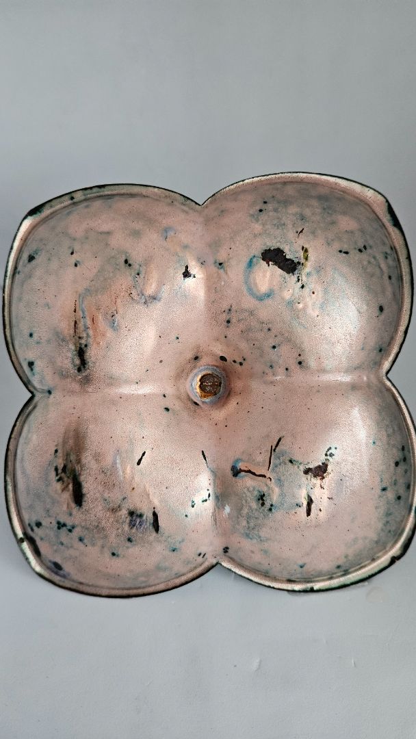 Plate with handle
