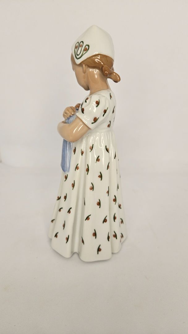 Vintage statue girl with doll, Bing & Gröndahl