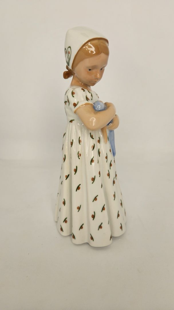 Vintage statue girl with doll, Bing & Gröndahl