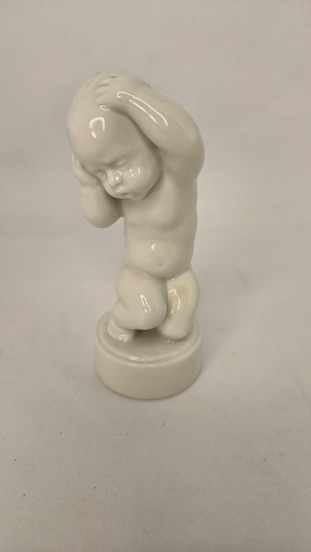 Vintage statuette - Child with headache, Bing & Gröndahl