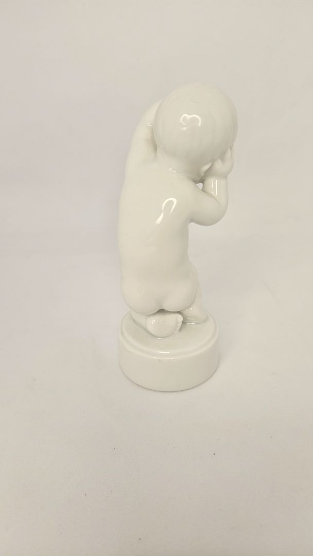 Vintage statuette - Child with headache, Bing & Gröndahl