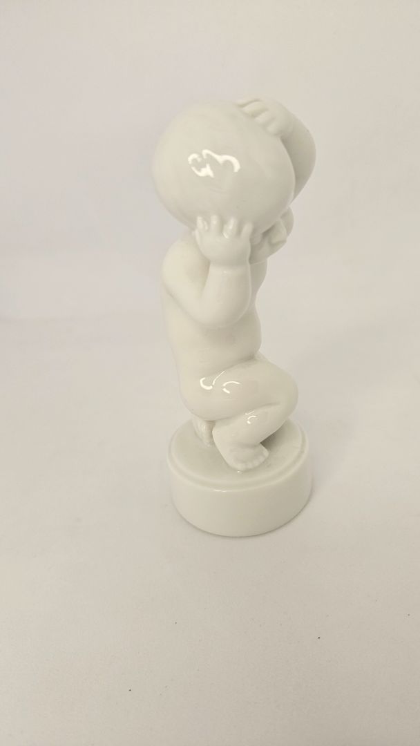 Vintage statuette - Child with headache, Bing & Gröndahl