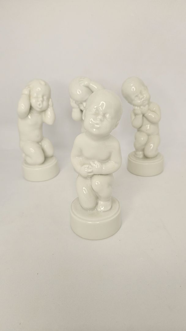 Vintage statuette - Child with colic, Bing & Gröndahl