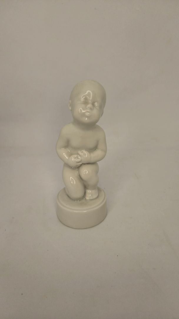Vintage statuette - Child with colic, Bing & Gröndahl