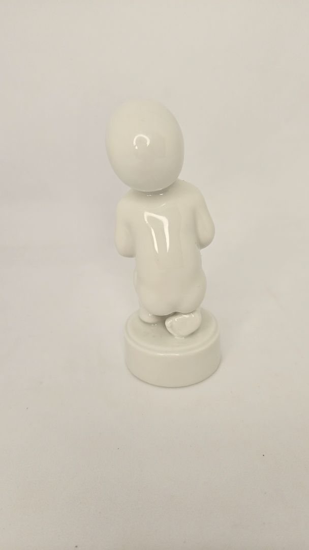 Vintage statuette - Child with colic, Bing & Gröndahl