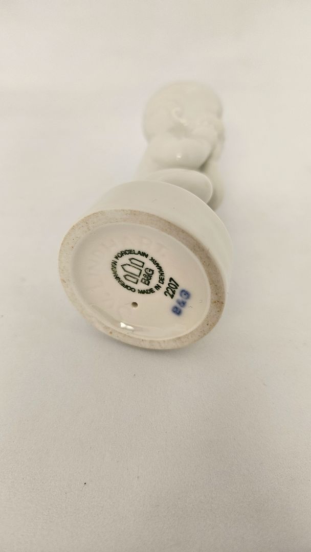 Vintage stytta - Barn með tannpínu, Bing & Gröndahl