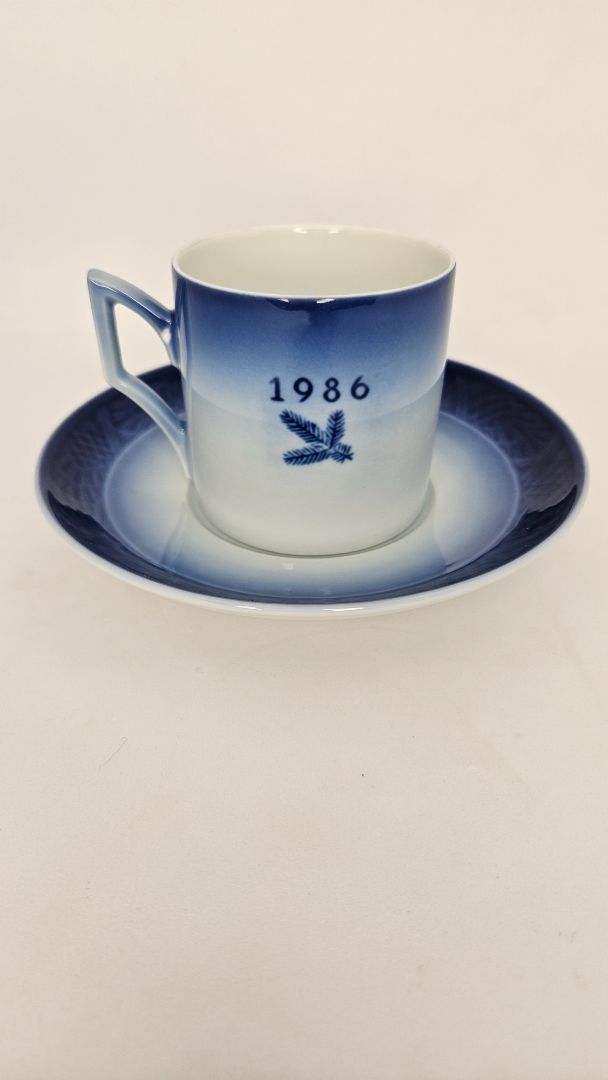 Cup & saucer 1986 (collector's item), Royal Copenhagen
