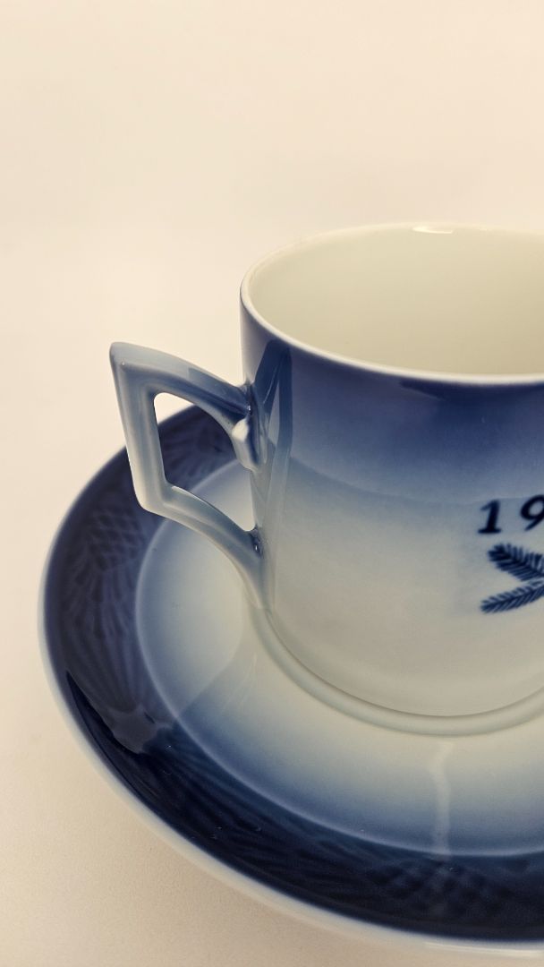 Cup & saucer 1986 (collector's item), Royal Copenhagen